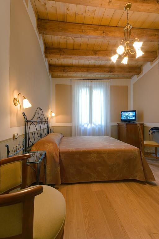 Bed and Breakfast Il Vicolo Relais Sirolo Pokoj fotografie